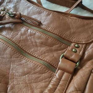 Bueno Crossingbody purse, Camel color